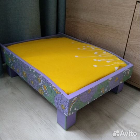 Лежанка для питомца ручной работы