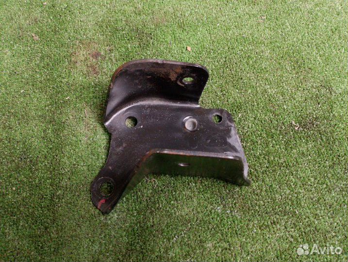 Кронштейн балки задний левый Renault Logan 1.6
