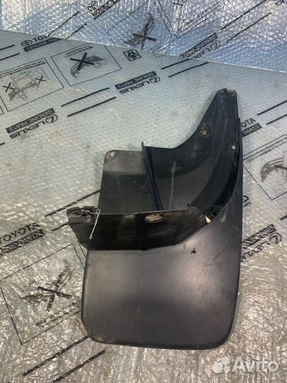 Брызговик задний правый Toyota Land Cruiser Prado