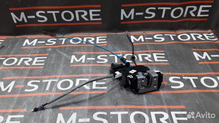 Замок двери задний правый Mercedes-Benz C-Class