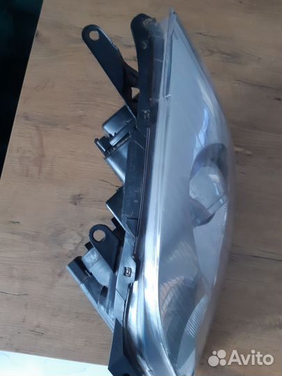 Фара передняя левая Тойота Авенсис т25 2002-2006