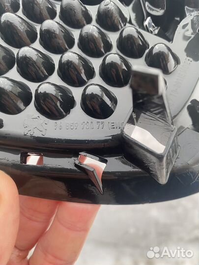 Значок шильдик эмблема Peugeot