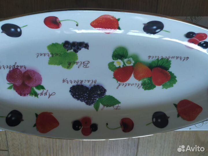 Новая посуда.Блюдо,чайная пара фарфор и пр