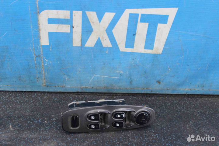 Блок управления стеклоподъемниками Hyundai Accent