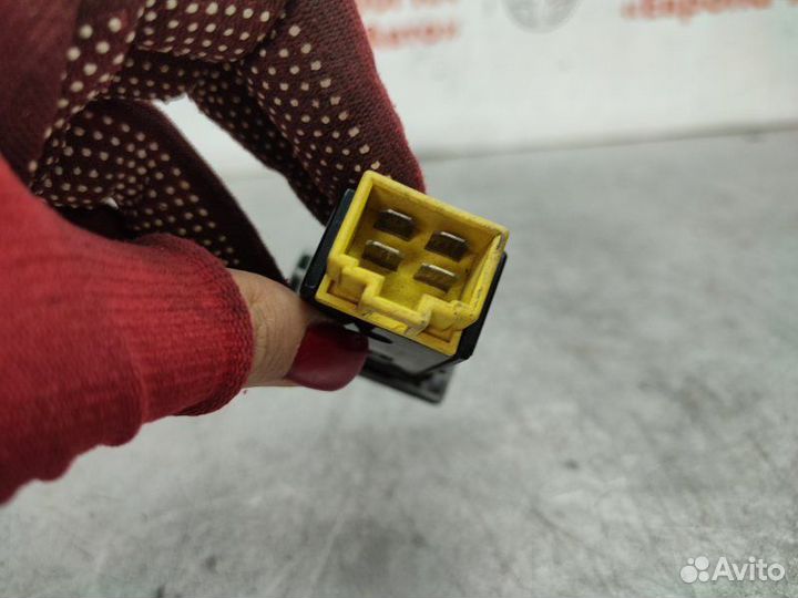 Кнопка обогрева заднего стекла Kia Spectra седан