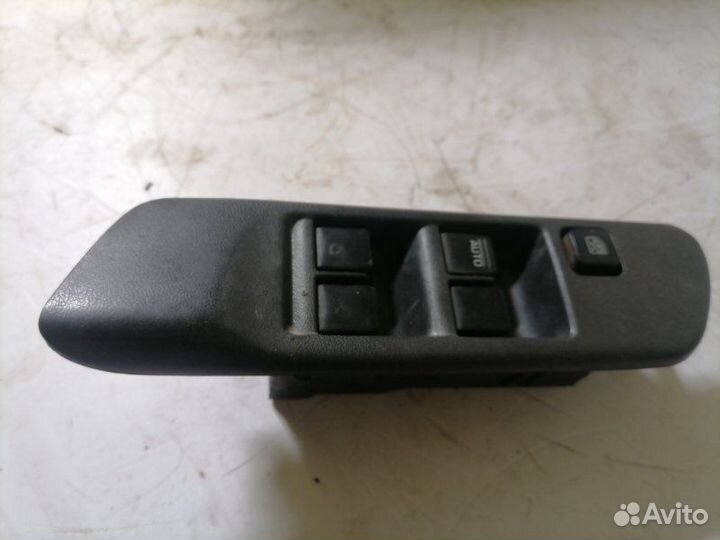 Блок управления стеклоподъемниками передний левый