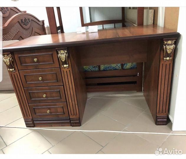 Стол письменный, классика