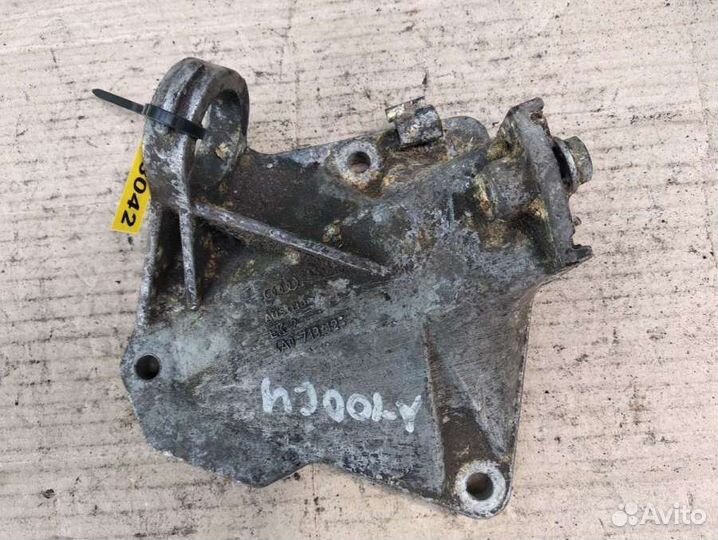 Кронштейн кпп Audi A6 C4 (S6,RS6) 4A0713125