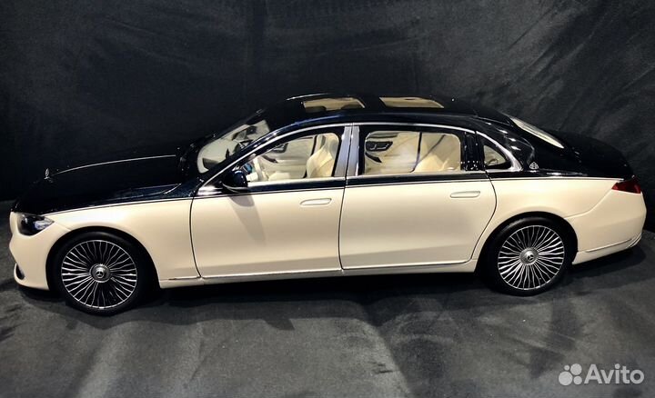 Модель 1:18 Mercedes Maybach x223