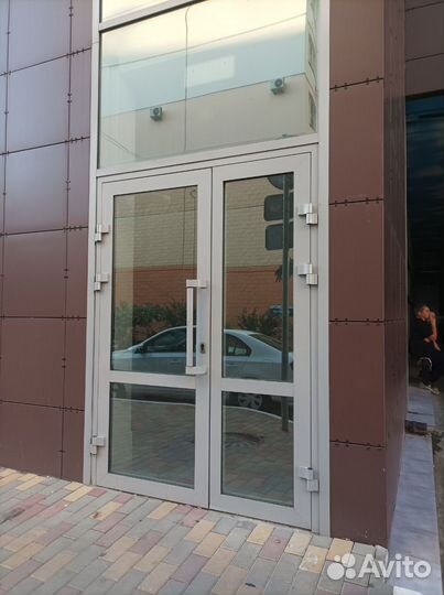 Двери алюминиевые