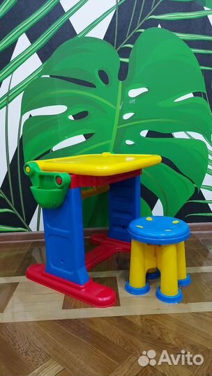 Детский стол и стул + мольберт