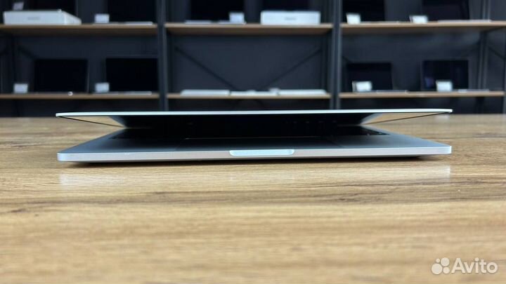 MacBook Pro 13 2022 M2 как новый