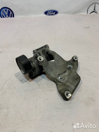 Кронштейн компрессора кондиционера Volkswagen 2