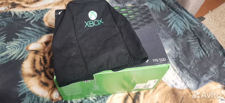 Коробка от XBox Series X + чехол