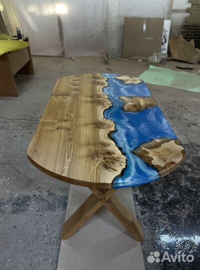 Стол из эпоксидной смолы и слэба