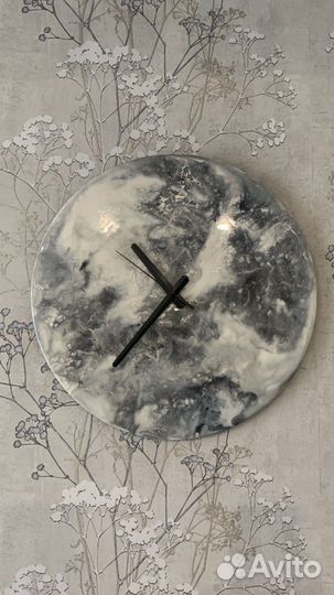 Часы из смолы