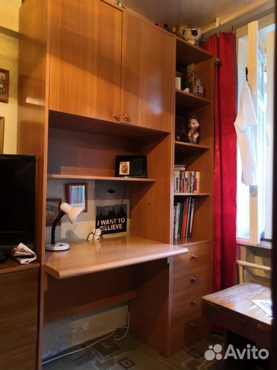 Стол для школьника с ящиками, полками