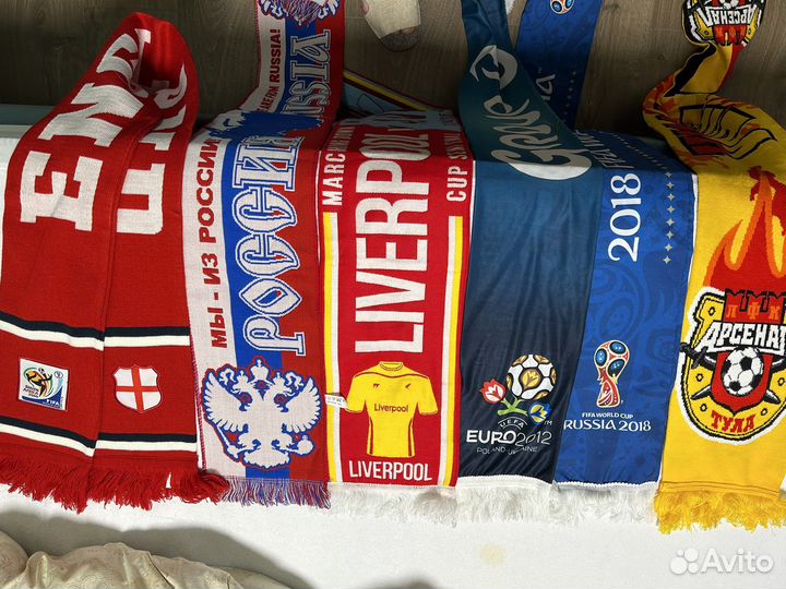 Коллекция футбольных матчевых шарфов