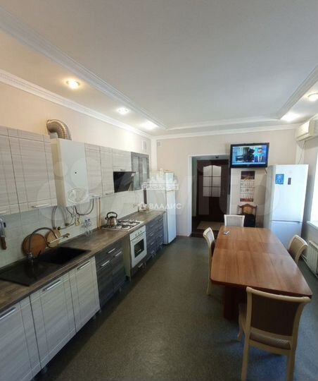 3-к. квартира, 70 м², 1/3 эт.