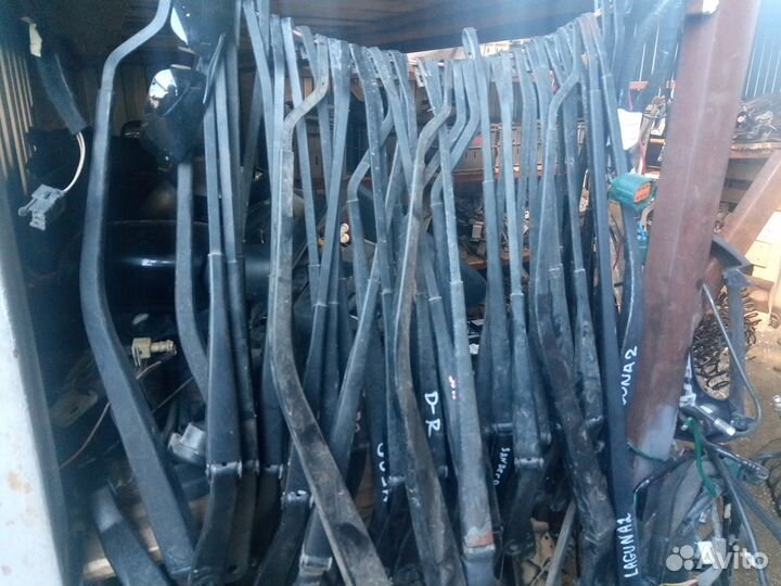 Поводок дворника Рено