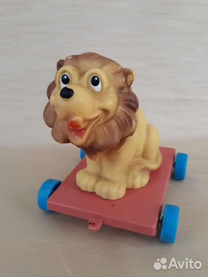 Игрушка Резиновый лев на тележке