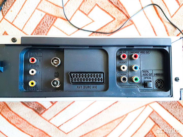 DVD-VHS видеомагнитофон