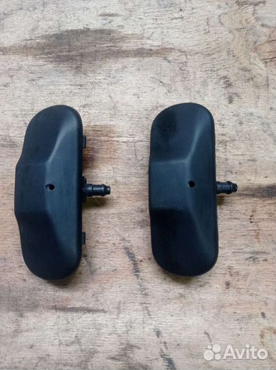 Форсунка омывателя стекла Volkswagen Tiguan