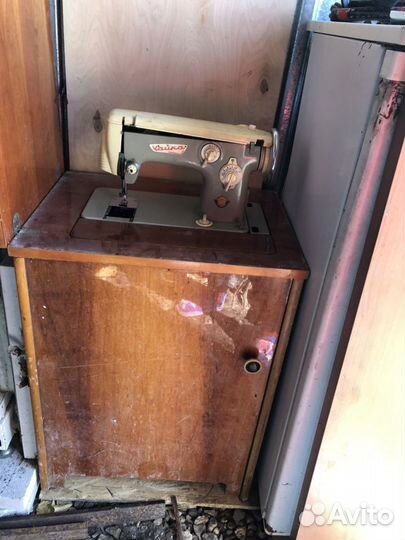 Швейная машинка Чайка