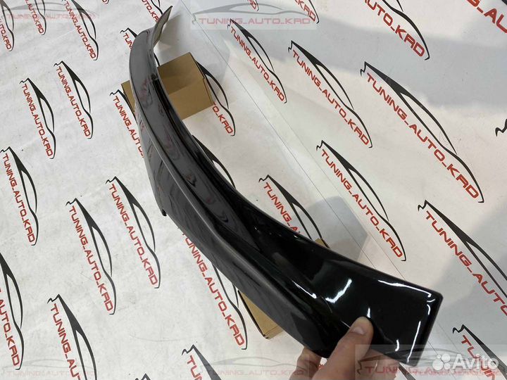 Спойлер Под стекло Lexus LX570 Wald W2318