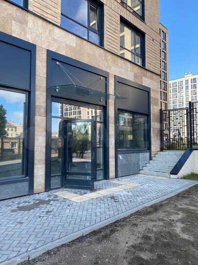 Угловое видовое помещение, 90 м²