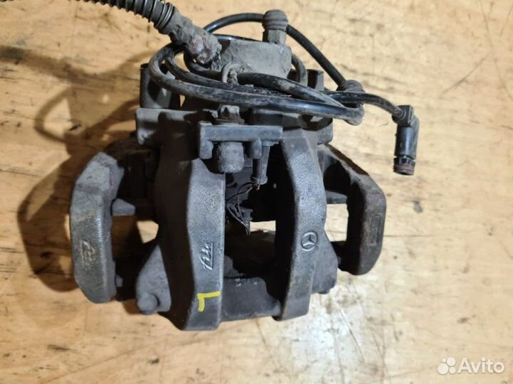 Суппорт тормозной задний левый Mercedes-Benz