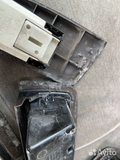 Пульты стеклоподъемников и консоль АКПП GX90