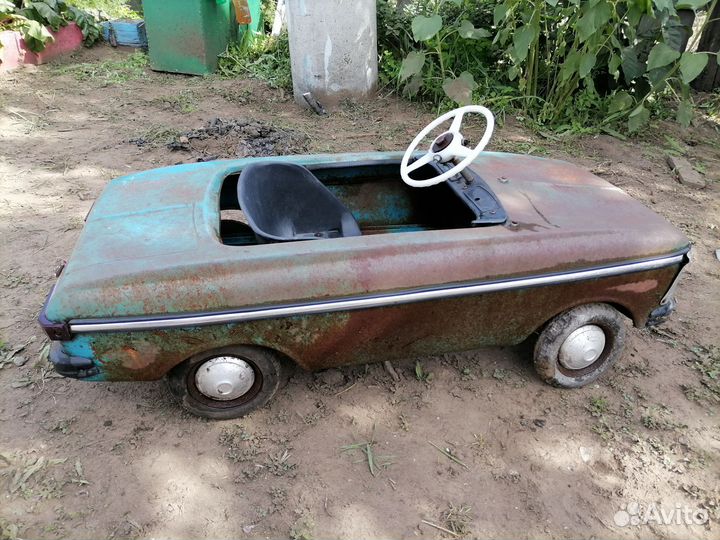 Детская педальная машина СССР