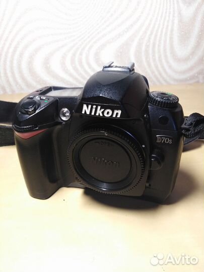 Зеркальный фотоаппарат nikon D70s