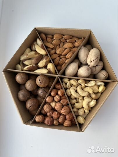 Орехи сухофрукты подарок на 1 сентября коробка