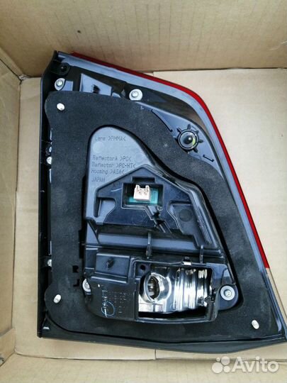 Фонарь правый внутренний Toyota LC200