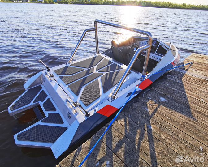 Скоростной катер Джет Бот на водомете