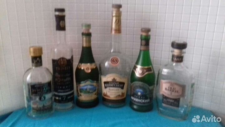 Бутылки от коньяка и виски. Коробки