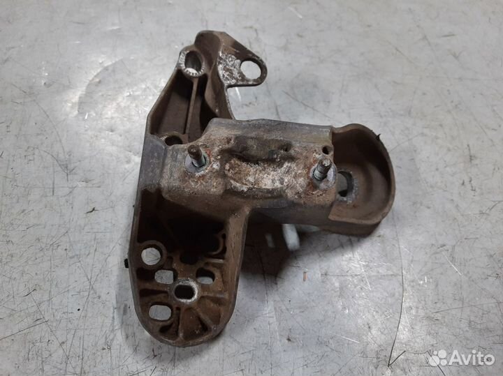 Кронштейн опоры двигателя левый Ауди А6 С5