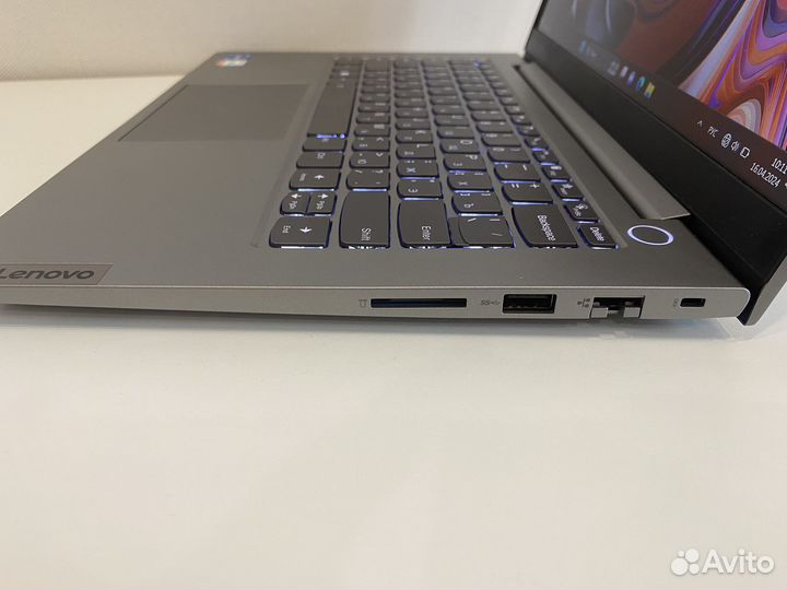 Ноутбук Lenovo