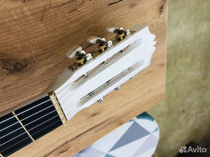 Гитара новая
