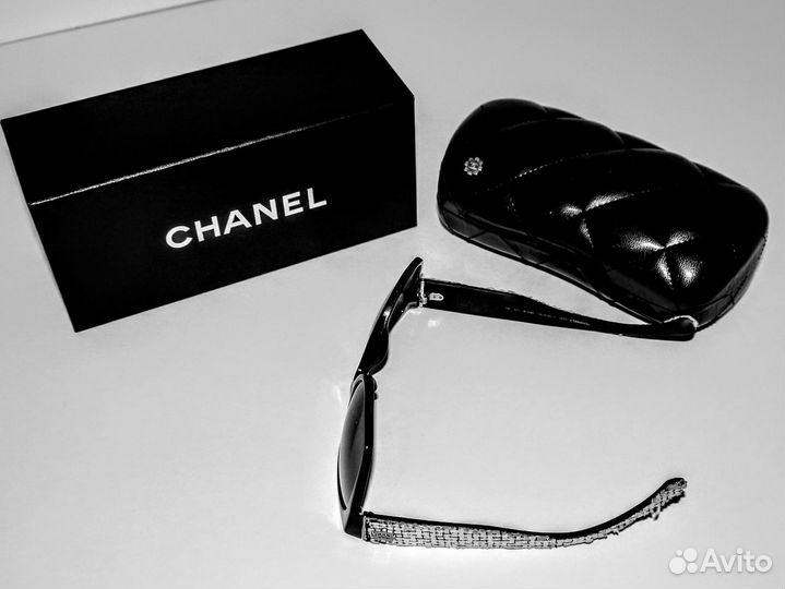 Солнцезащитные очки Chanel