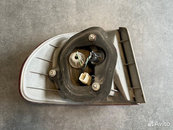 Фонарь задний правый toyota corolla e110