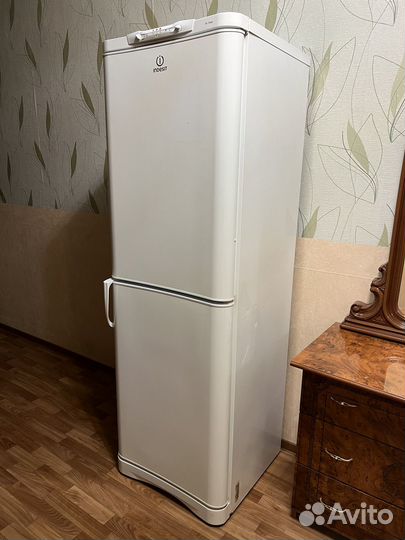 Холодильник б/у indesit