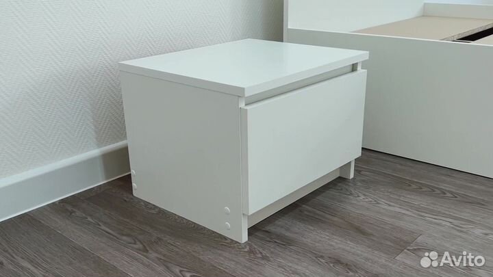 Тумба прикроватная