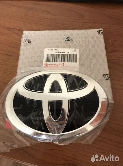 Стеклянный значокToyota