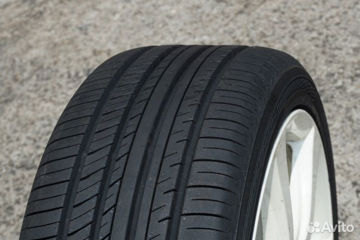 Yokohama Advan dB V552 245/40 R20 99W