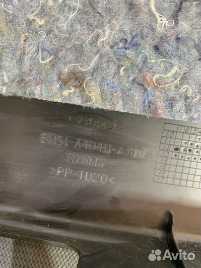 Обшивка двери багажника Ford Focus III