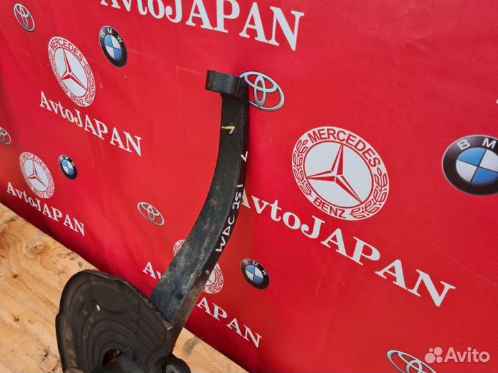 Кулак передний левый Mercedes-Benz R W251 M272.967