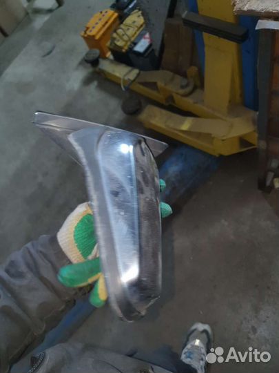 Правое боковое зеркало на мерседес 123